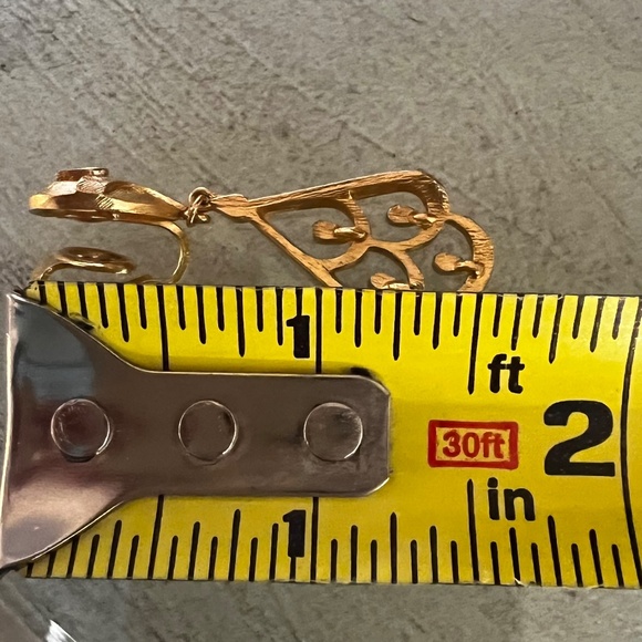 Vintage Crown Trifari gold tone Clip On Dangle Earrings - Picture 4 of 6